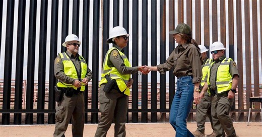 Trump ordena pintar de negro el muro fronterizo para elevar su temperatura