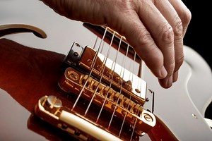 Can Guitar Strings Cut Your Fingers? - (How To Prevent It?)