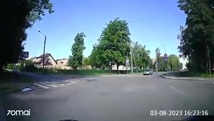 24K views · 103 reactions | Alio, Klaipėda Kas čia dabar per vairavimas? Pasibaidyta ar nelabai su įgūdžiais draugaujama. Panevėžio gatvė, prie licėjaus. | Reidas | Facebook