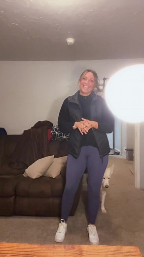 Tara Abrahamson (@tarabrahamson) - Girl Pees her Pants While Recording TikTok