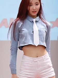 YEON WOO - MOMOLAND 🫰🩷 #momoland #yeonwoo #kpop #fancam #fypシ゚viral🖤tiktok