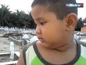 Kanak kanak 5 tahun ziarah pusara ibu setiap hari