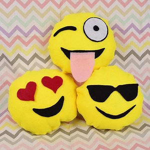 No Sew Emoji Pillows! | Blossom