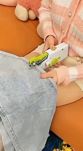 Jahit Mudah di Mana Saja! Portable Mini Sewing Machine ini menjadikan jahitan lebih mudah dan praktikal. 🧵✂️ https://shope.ee/7KVfR8Ww1D #ShopeeMY | Shopee