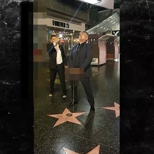 @georgelopez esta loco Peepee on Donald Trump Star 😭 #Repost @tmz_tv | MC Magic