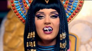 Katy Perry es Cleopatra en su nuevo video