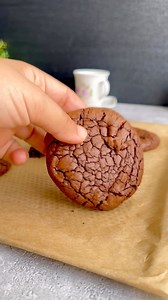 🌸 COOKIES-BROWNIES 🌸 Recette simple, facile et rapide : des Cookies au Chocolat Façon Brownie , Ultra Moelleux, Craquelés sur le dessus et Tellement délicieux ! Recette en vidéo bien détaillée vien d’être postée sur ma chaîne YouTube « gourmandises By Nora » Le lien de ma chaîne dans ma bio 👆 Lien de la recette directe dans ma story permanente " lien recette " #cookies #brownies #cookies🍪 #brownie #cookiesbrownies #pastrychef #pastrylove #patisserie #patisseriefrancaise #yummy #explore #vira