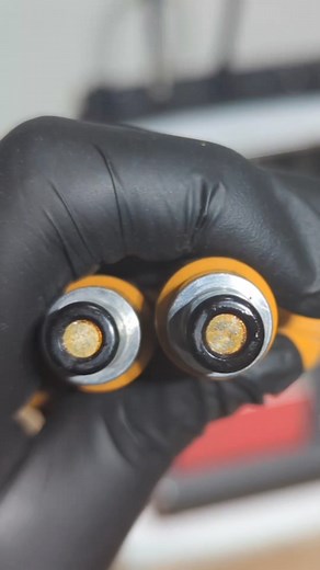 Cleaning some dirty injectors with the Launch CNC -603A Injector Cleaner & Tester | SAA international