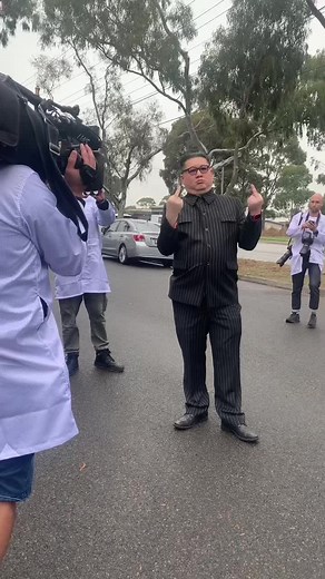 Well that was… something. Wasn’t expecting this kind of election stunt today on the PM’s campaign trail but here we are. #ausvotes #auspol