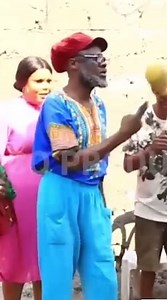 Vue de Loin : Une Danse Comique du Congo