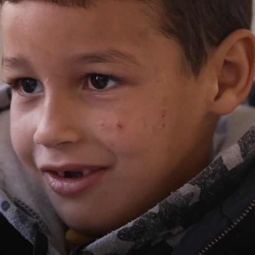 Vor fünf Monaten starben 3500 Menschen im stärksten jemals in Marokko gemessenen Erdbeben. 33.000 Häuser wurden zerstört. Nun ist dort Winter. Wie weit ist der Wiederaufbau fortgeschritten? | ARTE Info