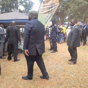 Mushure mekuti vakabata mukuru kuti dzvii, VaWicknell Chivayo nevamwe vavo vari kupomerwa mhosva dzehuori voferefetwa neZACC. (Vhidhiyo; Annahstacia Ndlovu) | VOA Shona