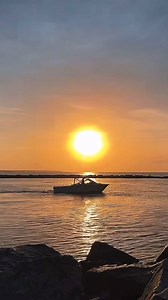 Waking up to the breathtaking sunrise in Panama City Beach, Florida, is pure magic! The sky transforms into a canvas of vibrant oranges and pinks, reflecting on the tranquil waters. It’s a perfect reminder to embrace each day with gratitude and joy. Let’s cherish these beautiful moments together! 🌅🏖️ #PCBSunrise #BeachLife #beach #sunrise #travel #nature #sunset #naturephotography #sea #summer #landscape #vacation #instagood #sunrisephotography #sun #landscapephotography #naturelovers #explore