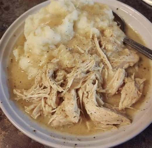 low Cooker Chicken and Gravy 😋😋 Ingredients: 2 cans cream of chicken 2 cans water 2 packets chicken gravy 2 packs chicken breast ..... Fυll ᖇecίpe in Coʍmеոτ [💬] | Easy Recipes
