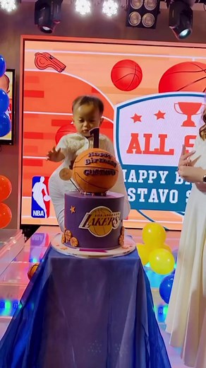 Lakers #lakersbasketball #allstarcake #lakerscake #Lakers #allstars #partycake #birthdaycake #birthdays #cake #dolceamore #dolceamorecakes #weddings #weddingcakes #baptismalcake #debutcakes #weddingph #cakesph #beautifulcakes #est2011 | Dolce Amore