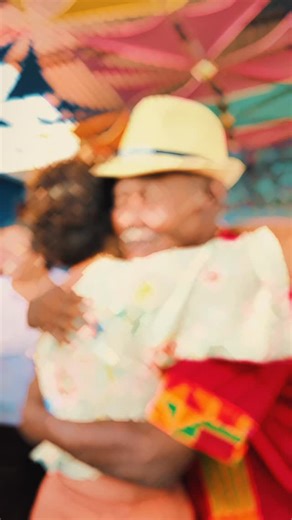 COMUNIDADE QUILOMBOLA DOS ARTUROS: RESPEITO À HISTÓRIA E GARANTIA DE DIREITOS Realizamos hoje, na Comunidade Quilombola dos Arturos, a assinatura simbólica de um convênio entre a Prefeitura de Contagem e o Instituto Nacional de Colonização e Reforma Agrária (Incra). A iniciativa tem como objetivo viabilizar a regularização fundiária do território, garantindo o reconhecimento oficial da terra onde a comunidade vive e assegurando, de forma definitiva, o direito a um espaço que integra sua história