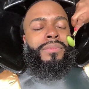 Comment bien entretenir sa barbe ? Et vous messieurs, quels sont vos conseils et astuces ? | TRACE Afrique