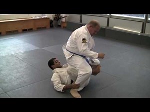 BJJ Technique - Spider Guard Sweep - Vitor Shaolin Ribiero