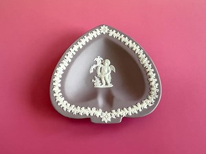 Vintage Wedgwood Lilac Jasperware Dish – Spade-shaped With Cherub Design - Etsy