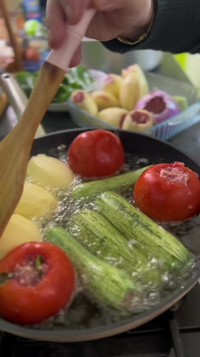 دولمة و بقلاوة قسنطينية لذة المطبخ الجزائري