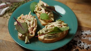 Pochoutkový salát retro (podle ČSN z roku 1976) - fotografie 5 - Toprecepty.cz