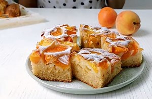 Voćni kolač sa kajsijama i breskvama