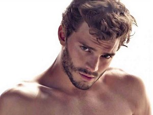 Jamie Dornan, hospitalizado en 2023 por 'síntomas de ataque cardíaco' tras contacto con orugas tóxicas