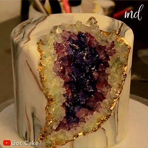 Stunning purple geode cake! 💜 | MetDaan Cakes