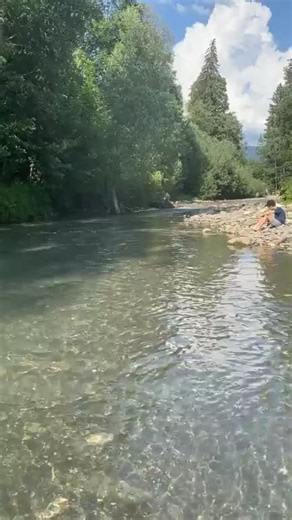 UN TORRENT TRÈS RAFRAÎCHISSANT ! En direct depuis le torrent de l'ARLY (Haute-Savoie–France ),, à 1000 m d'altitude dans une eau a 10° ! Fort rafraîchissant... Une pensée pour tout, c'était ceux qui sont encore sous la canicule. Vidéo : Philippe Deparis