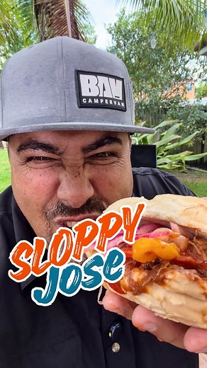 Forget the Sloppy Joe — meet the Sloppy José! 🇨🇺 🔥 Made with tender ropa vieja (Cuban shredded beef in sofrito), onions, peppers, garlic and sweet plantains on crispy Cuban bread. This is comfort food with Caribbean soul! 🌴🍖 #SloppyJose #CubanFood #RopaVieja #FoodReel #LatinFlavors #CubanCuisine | Misael Reyes
