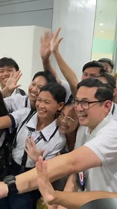 Muling pasasalamat sa mainit na pagtanggap, AMA Computer Learning Center - Tacloban! Ipaglalaban natin na ang bawat kabataang Pilipino ay magkaroon ng patas na pagkakataong makapagtapos ng pag-aaral at makahanap ng maayos na trabaho. Kaya’t papalawakin natin ang Libreng Kolehiyo at isinusulong ang isang sistemang mag-aayon ng Siguradong Trabaho para sa bawat Pilipino. #5AquinoBam #BamAquinoSaSenado 🇵🇭 | Bam Aquino