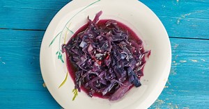 Sültek mellé tökéletes köret: Párolt lilakáposzta