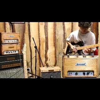 EF86 20W EL84 powered amp EF86 pre tube 12AX7 phase inverter La1x10" cab Celestion Vtype Fender Telecaster #artesoundamps #voxvintage #boutiqueamps #chitarraelettrica #vintagetone #jmiamps #smalltubesamps | ArteSound Tube Amps