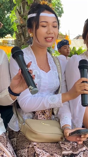 Tabuh Gong Suling diiringi Kidung, Pura Agung Payangan | Angkatw Bali Channel