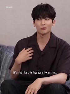 Park Hyungsik bercerita tentang hubungan persahabatan di Wooga dan menyebut Rainy Days adalah lagu favoritnya 🧑🏻: Seojoon hyung itu.. kalau kita lihat dari segi hubungan keluarga, dia seperti figur ayah, lalu.. Peakboy hyung itu anak sulung, lalu Wooshik anak tengah, si kakak iseng yang suka bermain, lalu si bungsu, V adalah si bungsu, lalu aku.. merasa seperti berperan sebagai seorang ibu. 👤: Kamu ibunya! 🧑🏻: Hahaha.. Bukan seperti karena aku mau ini, tapi menurutku.. Aku selalu memperhati