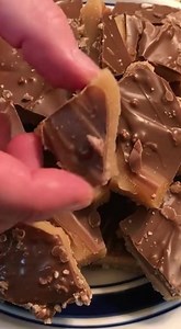 153K views · 912 reactions | Homemade Toffee — Buttery, Crunchy & Totally Addictive! Golden, buttery toffee topped with rich chocolate and crunchy nuts… this classic treat is SO easy to make and impossible to stop eating! Perfect for gifting, holidays, or whenever you’re craving something sweet and crunchy. #ToffeeRecipe #HomemadeCandy #HolidayTreats #EasyDesserts #SweetCravings #DessertReels | Daily Recipes | Facebook