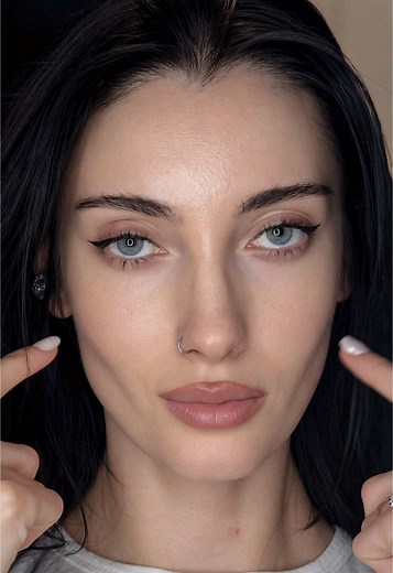 Perfect Cheekbones with Face Yoga: Sculpt Your Face Naturally