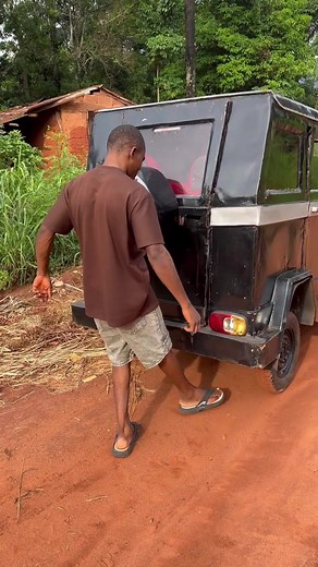 G Wagon fuel stop on the way — quick roadside moment