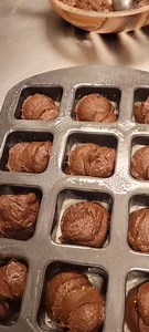 Starting this Friday with a batch of Bailey's Irish Cream Brownies! #brownies #baileysirishcream #dessertrecipe #chocolatelover | Lynnette's Cakes and Catering