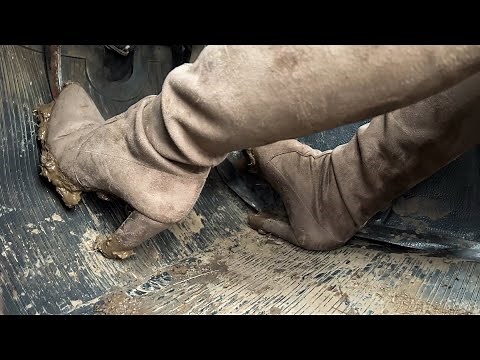 CAR STUCK || Ellie burned her boots after getting her car stuck in the mud