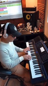 14 reactions | Hoje é véspera de Natal, e a versão de Jingle Bells fica por conta de nosso endorsee Wemerson Pqno e seu MZ-X500. Ficou incrível, não? | Casio Teclados | Facebook