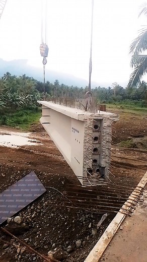 Installation of segmental girder #fyp #fbreelsvideo #girder #bridge #everyonefollowers #construction | Jolgie Abellana