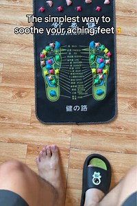 This is actually so good for my feet 😌👍 #reflexology #acupressure #footmassage #footmat #plantarfasciitisrelief