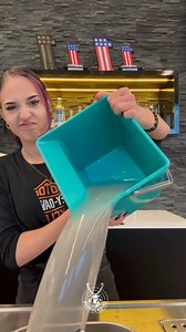 Hand aufs Herz: Wann hast du deinen Helm das letzte Mal richtig gepflegt? Im Reel siehst du, was sich in nur einer Saison ansammeln kann. 📢 Reel unbedingt bis zum Schluss schauen 📢 Bevor du jetzt mit Omas Spüli oder der Bremsenreiniger-Keule anrückst: Stopp! 😅 Falsche Mittel ruinieren dir das Material und das Innenfutter schneller, als du "Helmpflege" sagen kannst. Den richtigen Stoff für einen frischen Start in die nächste Saison gibt's bei uns im Shop. 📍 Komm vorbei und lass dich beraten!