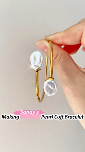 Waterproof & Non-tarnishing pearl bracelet! 🤟These pinkish babes OMG🤩! I picked a gorgeous pair for Sandy. But baroque pearls are known for their irregular shapes so in order to fit sturdy onto the non-tarnish gold bracelet✨, sometimes I have to make a little “pearl surgery”. I was so happy with the end result! And I hope Sandy you love it too! 💗. #pearlbracelet #cuffbracelet #banglebracelet #tarnishfreejewellery #waterproofjewelry #braceletlover #braceletmaking #goldbracelet #pearljewelry |