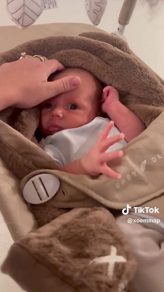 2 months and some change with our favorite little bean head 🤍 max loves baths, books, walks outside, his paci, his dad, sleeping on his belly, laying in our bed, and tootin✨ wait until the end for a surprise 🫶🏼 XO, Emma P #2months #baby #babyboy #maxwell #love #postpartum #personalvlog