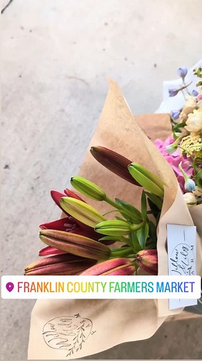Beautiful morning today at the market! #willowandlilyfarm #franklincountyfarmersmarket #farmingkentucky #frankfortkyfarmer #flowerfarming #frankfortkyfarmer | Willow and Lily Farm
