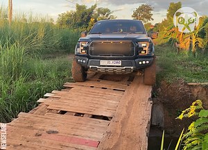 7K views · 18 reactions | Skillful driver moves pickup truck across narrow bridge | Crafty School | Facebook