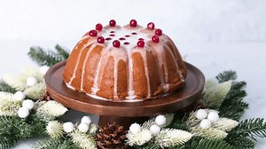 Gâteau bonbon avec glaçage et baies : vidéo de stock (100 % libre de droit) 3958256489 | Shutterstock