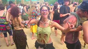 🌳🍃🍂 Freqs of Nature Festival 2017 with Noizebug @ the Forest Floor 🔈🍂🐞🌳 The industrial robot is re-deployed as a service robot to paint art and spray refreshing water showers onto the dancers! 🌞💦 Track: NoizeBug - Magical Super Trolls [https://youtu.be/xd0UDfbWCSY] Video Credit: Billie kråbøl - http://bit.ly/2tlYZtQ | Hitech Trance